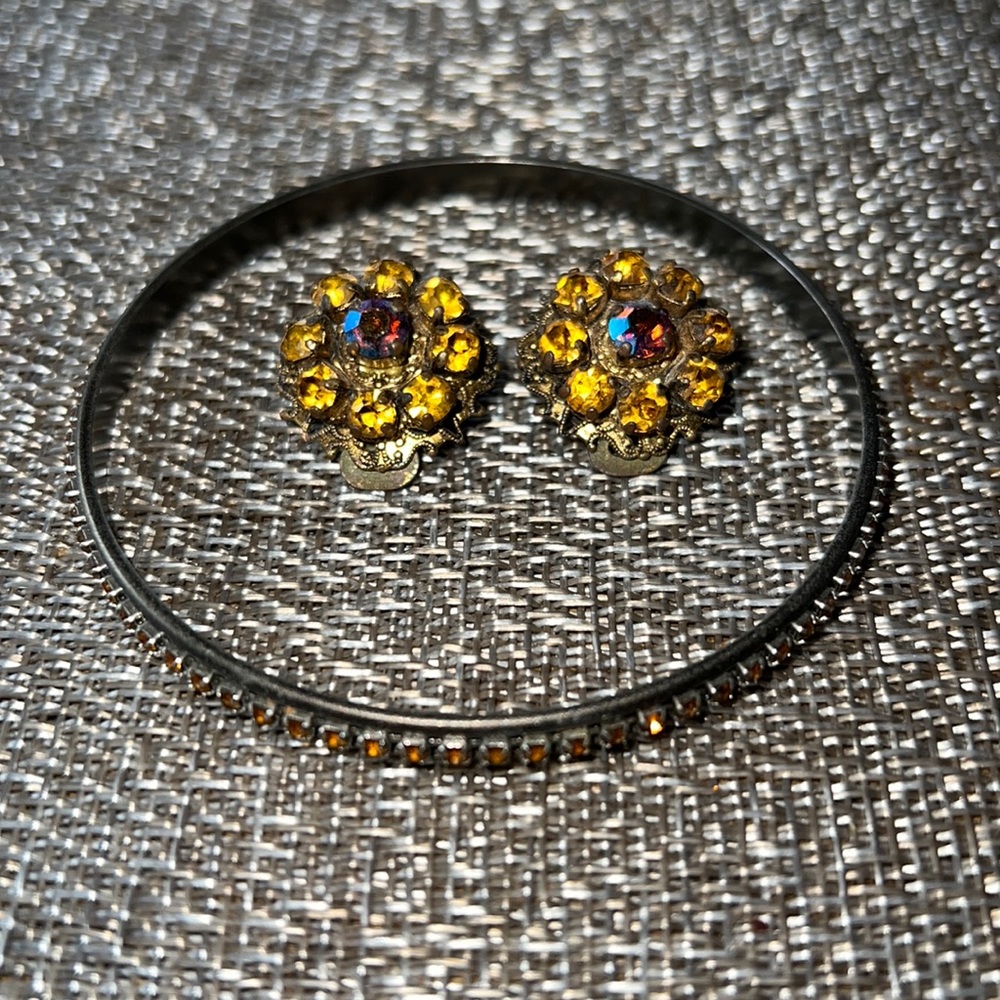 VINTAGE Gold/Brass Tone Orange & Blue Rhinestone Clip Earrings & Bangle Bracelet